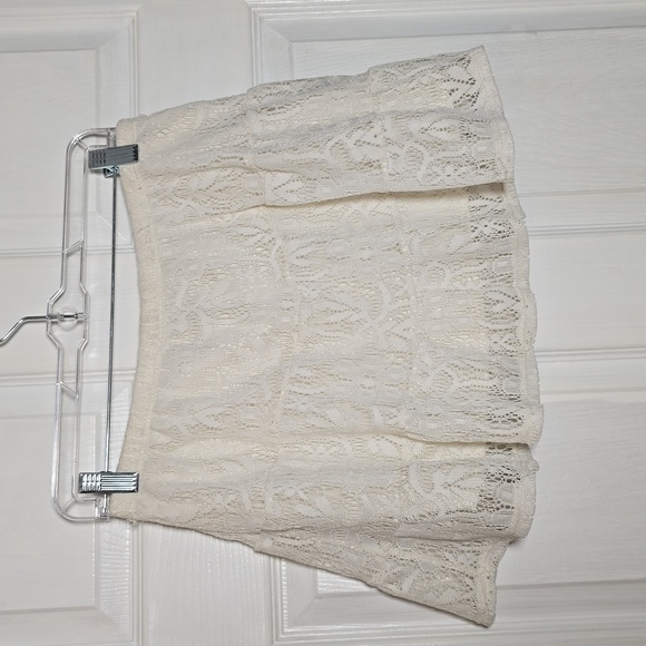CHARLOTTE RUSSE WOMENS M MEDIUM Elegant Cream Lace Mini Skirt - Picture 1 of 5